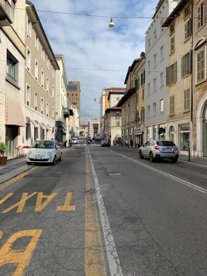 Appartamento Bilocale 1 Piazza Vittoria - Affitti Brevi Italia Brescia Exteriör bild